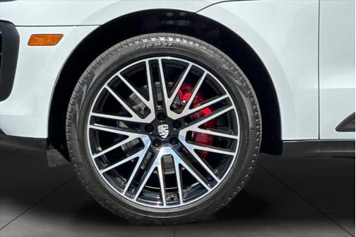 2023 Porsche Macan Base