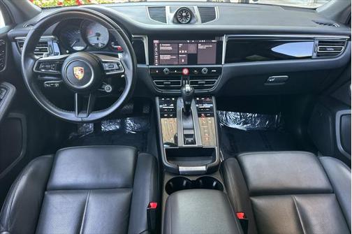 2023 Porsche Macan Base