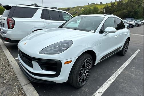 2023 Porsche Macan Base