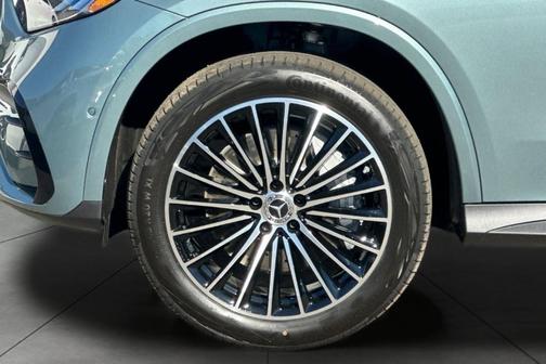 Verde Silver Metallic 2026 Mercedes-Benz GLC 300 Base