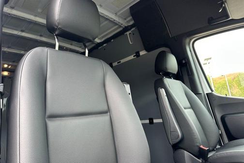 2025 Mercedes-Benz Sprinter 2500 Standard Roof