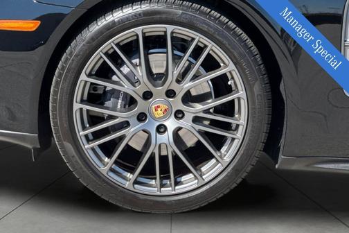 2023 Porsche Panamera Platinum Edition