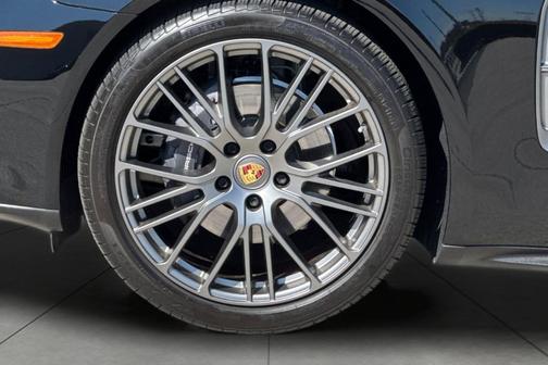 2023 Porsche Panamera Platinum Edition