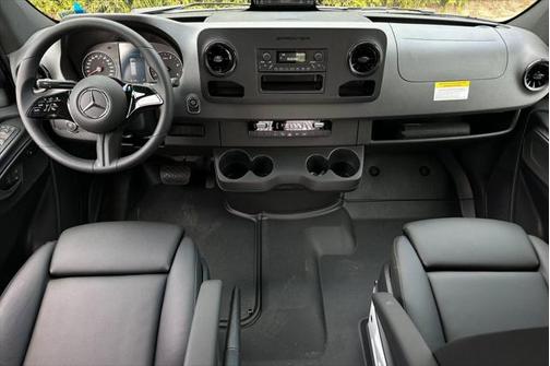 2025 Mercedes-Benz Sprinter 2500 Standard Roof