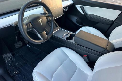 2022 Tesla Model Y Long Range Dual Motor All-Wheel Drive