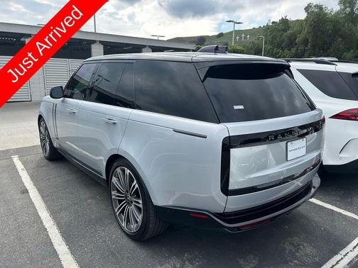 2025 Land Rover Range Rover P400 SE