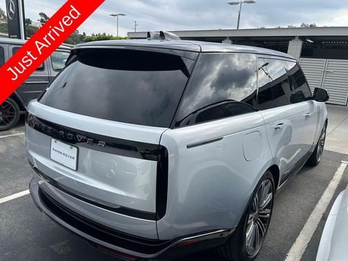 2025 Land Rover Range Rover P400 SE