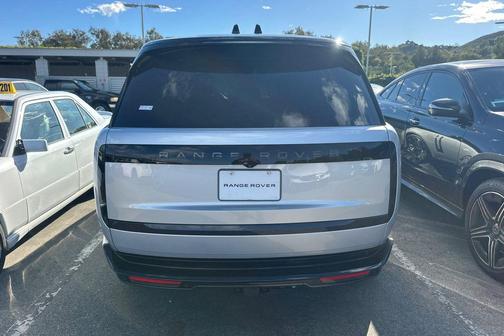 2025 Land Rover Range Rover P400 SE