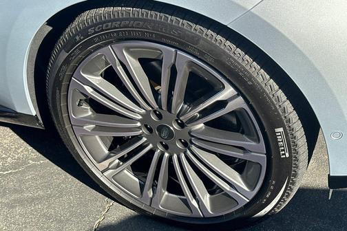 2025 Land Rover Range Rover P400 SE