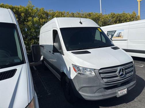 Arctic White 2022 Mercedes-Benz Sprinter 2500 Standard Roof