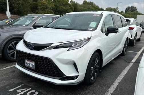 2024 Toyota Sienna LE