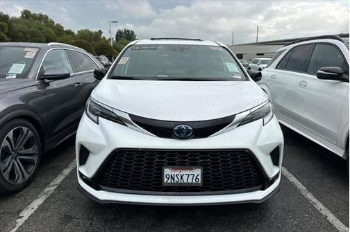 2024 Toyota Sienna LE