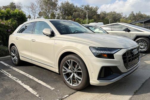 Vicuna Beige Metallic 2023 Audi Q8 55 Prestige