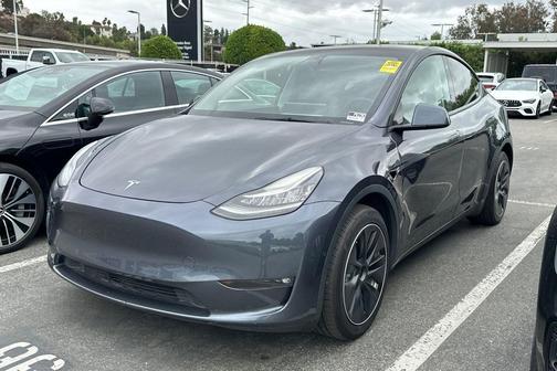 2022 Tesla Model Y Long Range Dual Motor All-Wheel Drive