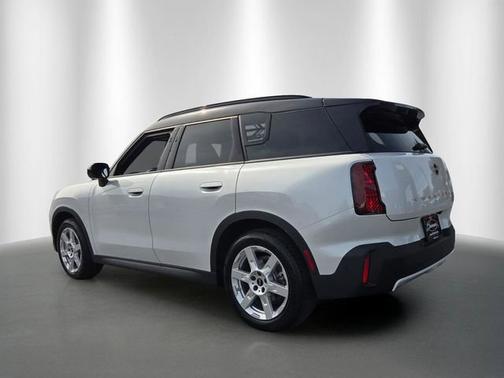 Nanuq White Metallic 2026 MINI Countryman S