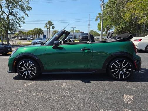 British Racing Green IV Met 2026 MINI Convertible