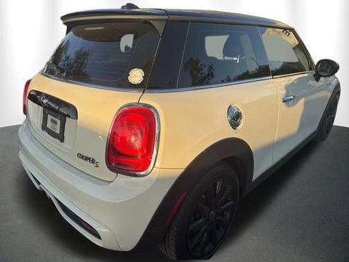 Pepper White 2017 MINI Hardtop Cooper S