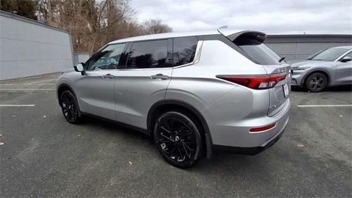 2022 Mitsubishi Outlander SE