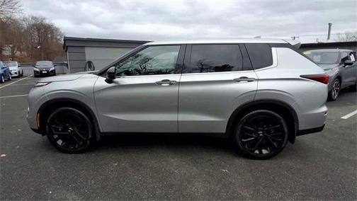 2022 Mitsubishi Outlander SE