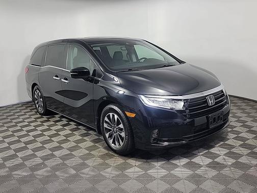 Crystal Black Pearl 2024 Honda Odyssey