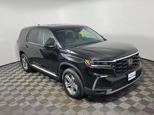 Crystal Black Pearl 2025 Honda Pilot