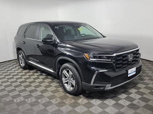 Crystal Black Pearl 2025 Honda Pilot