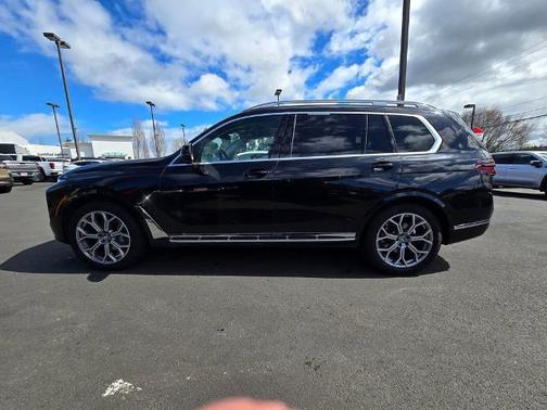 Black Sapphire Metallic 2024 BMW X7 xDrive40i
