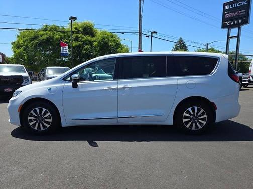 Bright White Clearcoat 2023 Chrysler Pacifica Hybrid Limited