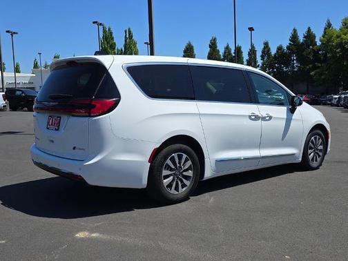 Bright White Clearcoat 2023 Chrysler Pacifica Hybrid Limited