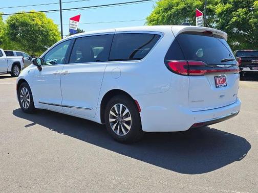 Bright White Clearcoat 2023 Chrysler Pacifica Hybrid Limited