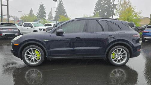 Moonlight Blue Metallic 2022 Porsche Cayenne Cayenne E-Hybrid