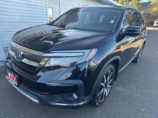 Crystal Black Pearl 2019 Honda Pilot Touring 8-Passenger