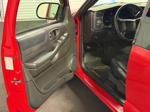 2003 Chevrolet S-10 LS 6 FT