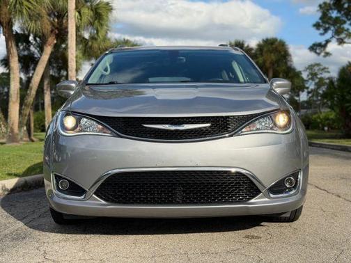 2018 Chrysler Pacifica Touring-L