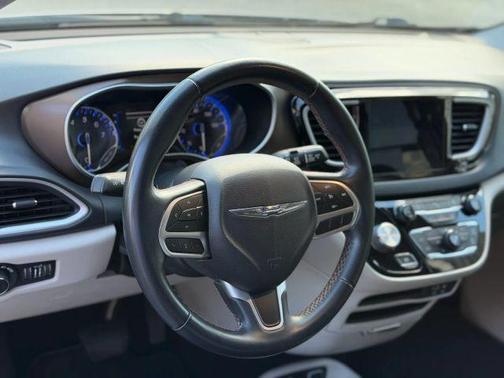 2018 Chrysler Pacifica Touring-L