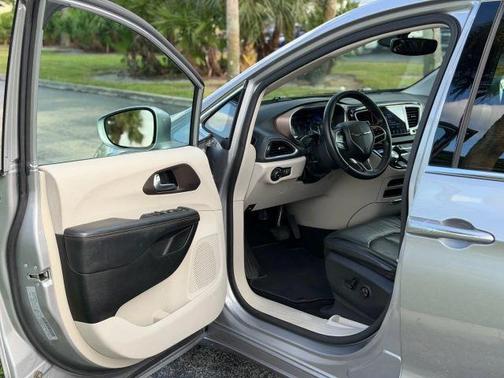 2018 Chrysler Pacifica Touring-L