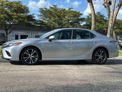 2020 Toyota Camry SE
