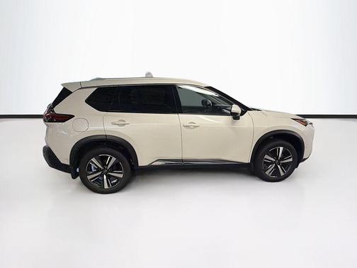 Pearl White Tricoat 2023 Nissan Rogue SL