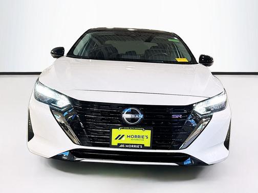 Aspen White Tricoat/Super Black 2025 Nissan Sentra SR