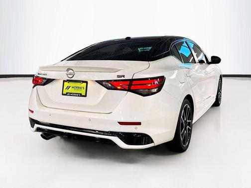 Aspen White Tricoat/Super Black 2025 Nissan Sentra SR