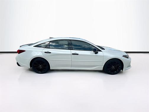 2022 Toyota Avalon Hybrid XSE
