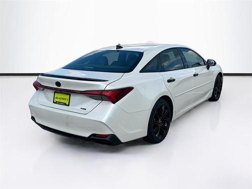 2022 Toyota Avalon Hybrid XSE