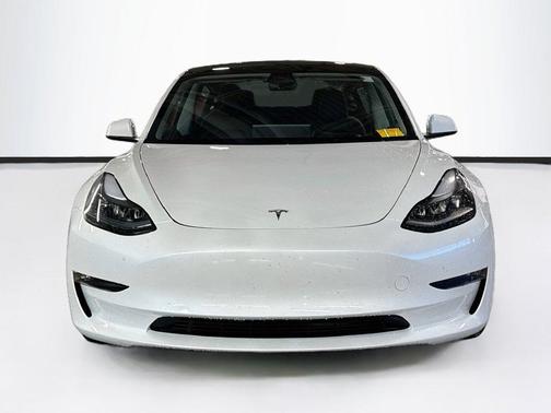 Pearl White Multi-Coat 2023 Tesla Model 3 Performance