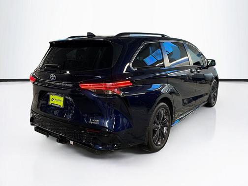 2022 Toyota Sienna XSE 7 Passenger