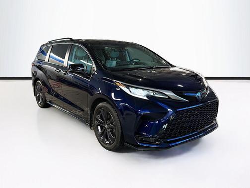 2022 Toyota Sienna XSE 7 Passenger
