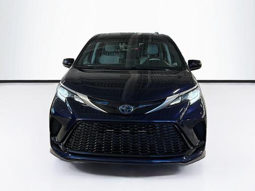 2022 Toyota Sienna XSE 7 Passenger