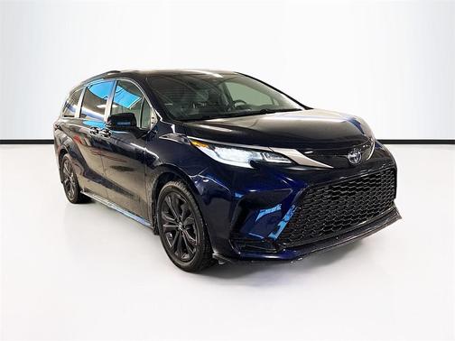 2022 Toyota Sienna XSE 7 Passenger