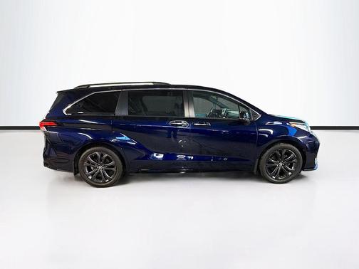 2022 Toyota Sienna XSE 7 Passenger