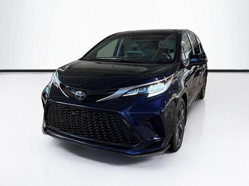 2022 Toyota Sienna XSE 7 Passenger