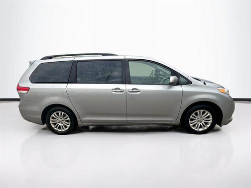 2014 Toyota Sienna XLE